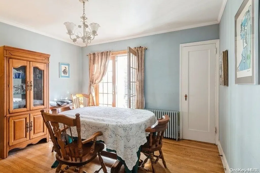 34 Maple Drive New Hyde Park NY 11040