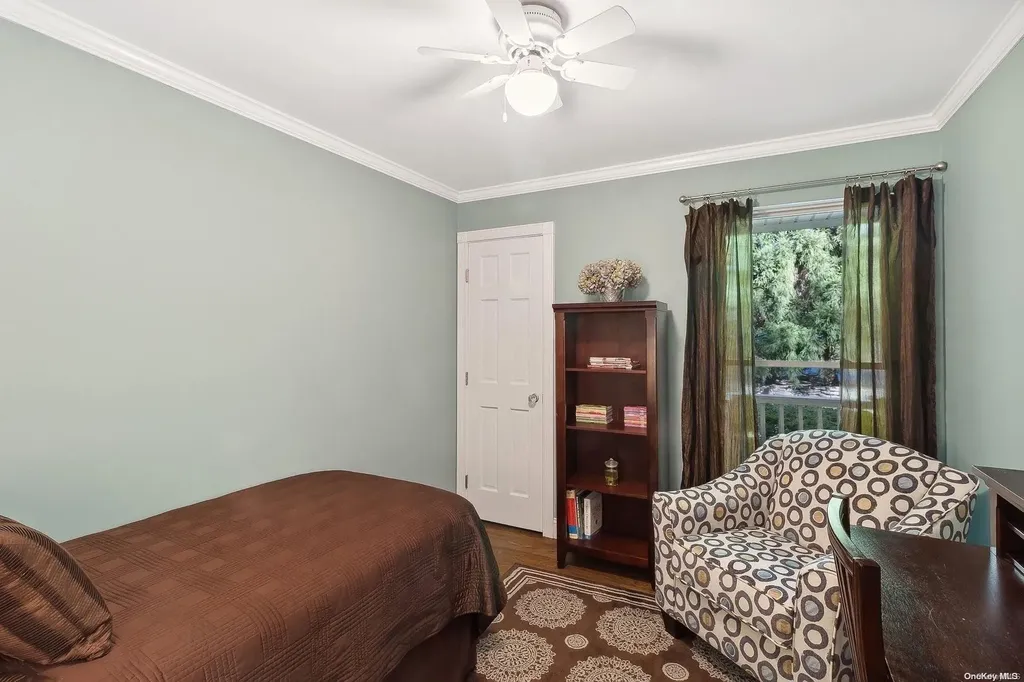 24 Fort Pond Boulevard East Hampton NY 11937