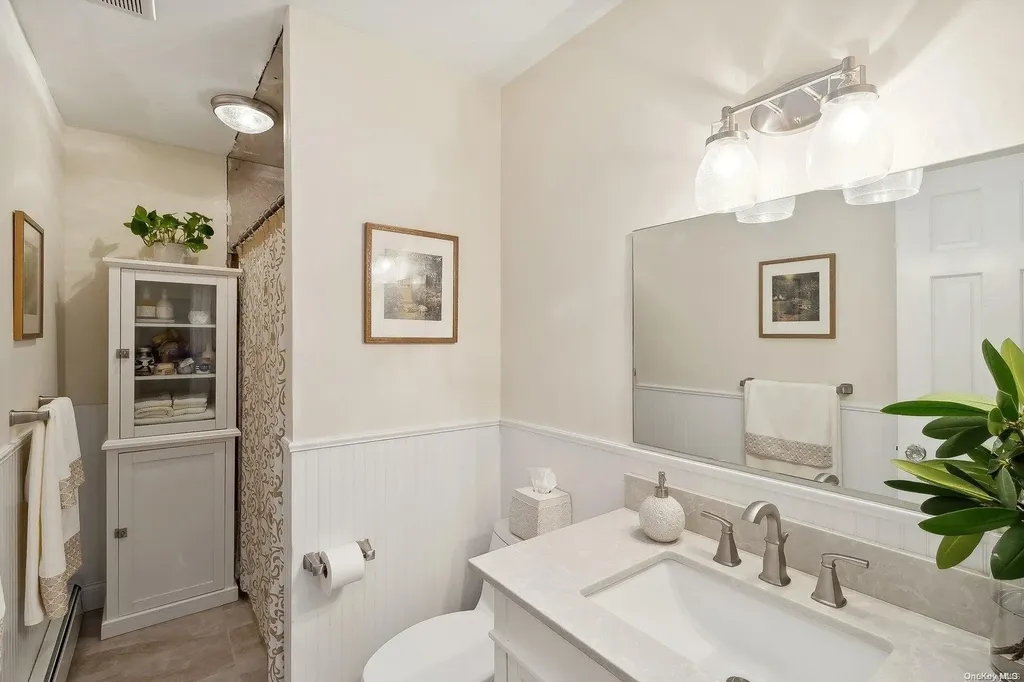 24 Fort Pond Boulevard East Hampton NY 11937