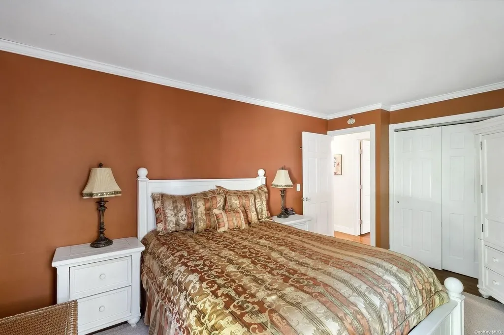 24 Fort Pond Boulevard East Hampton NY 11937