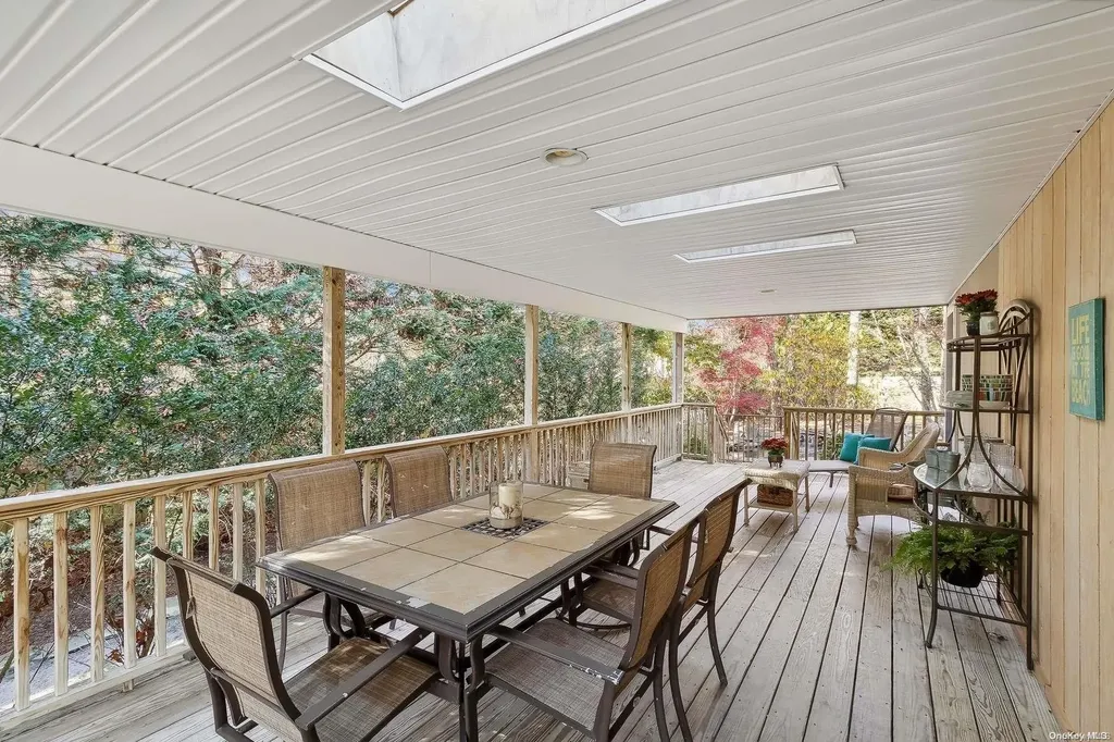 24 Fort Pond Boulevard East Hampton NY 11937