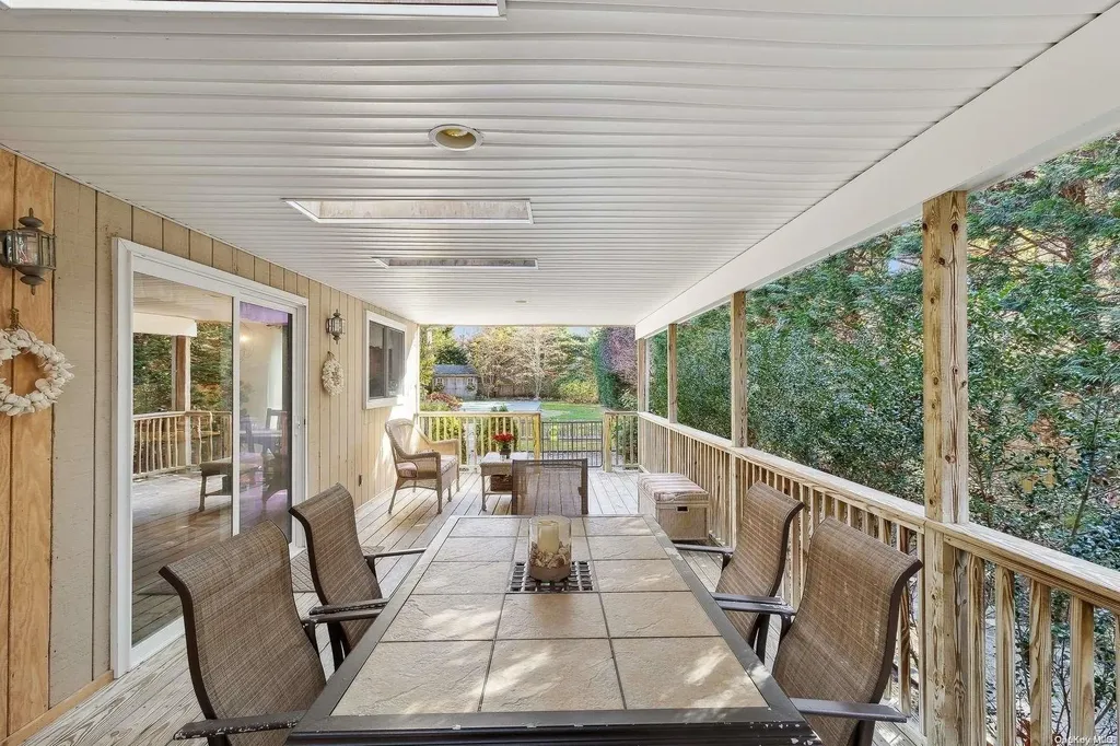 24 Fort Pond Boulevard East Hampton NY 11937