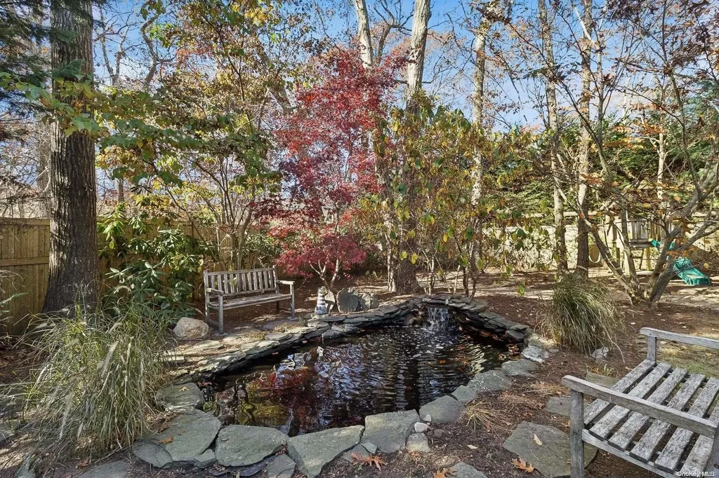 24 Fort Pond Boulevard East Hampton NY 11937