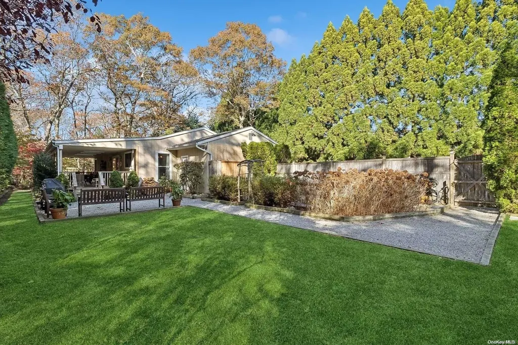 24 Fort Pond Boulevard East Hampton NY 11937