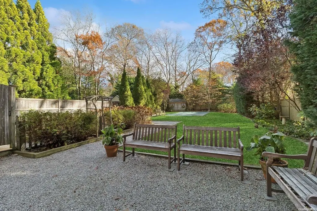 24 Fort Pond Boulevard East Hampton NY 11937