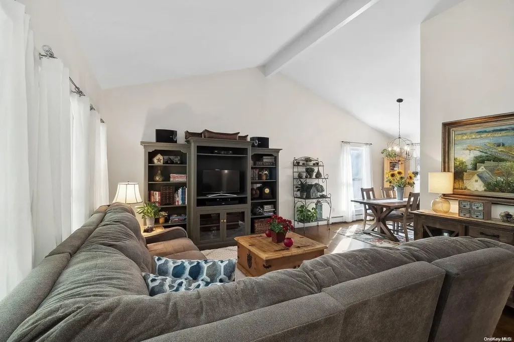 24 Fort Pond Boulevard East Hampton NY 11937