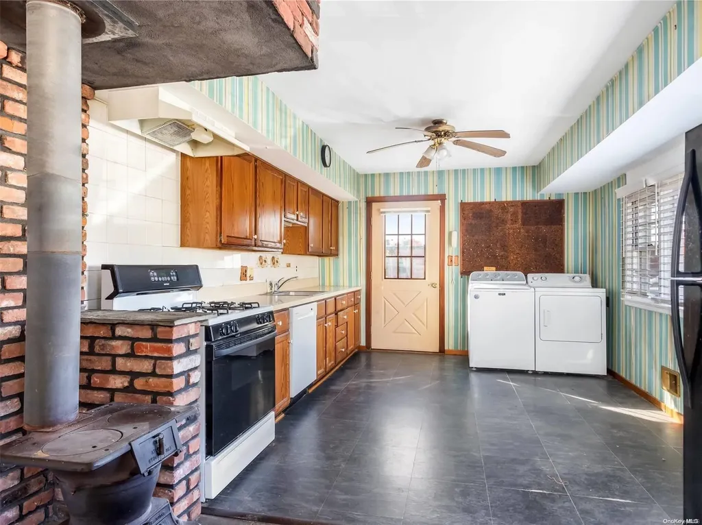 17 Central Avenue East Quogue NY 11942
