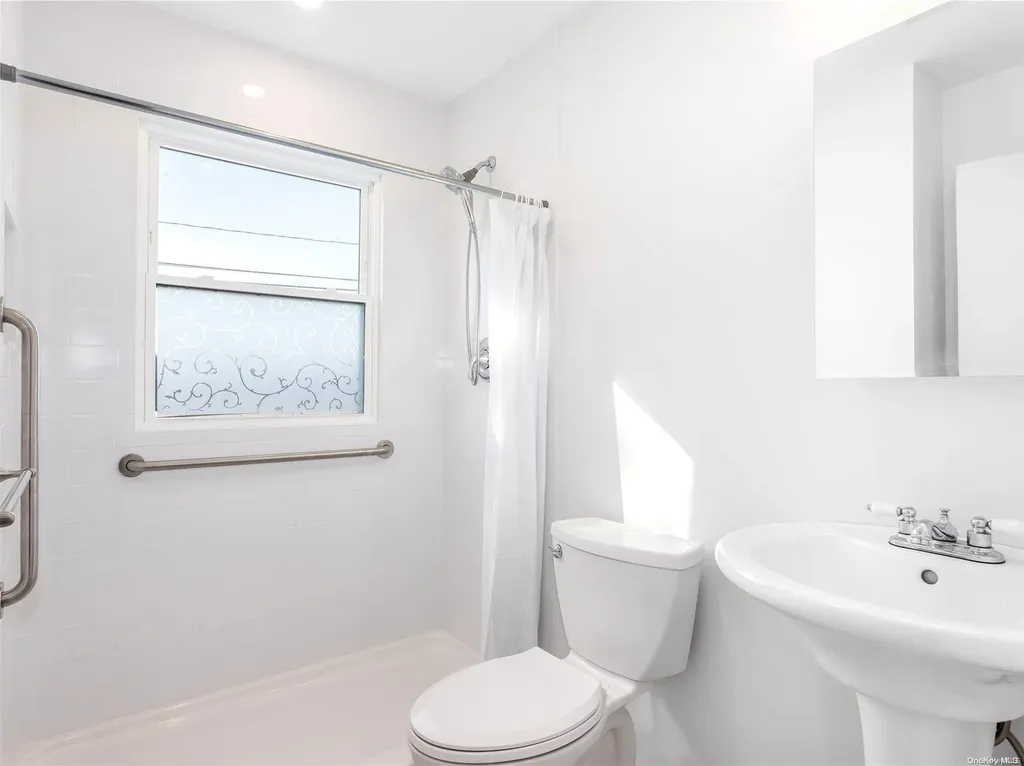 17 Central Avenue East Quogue NY 11942