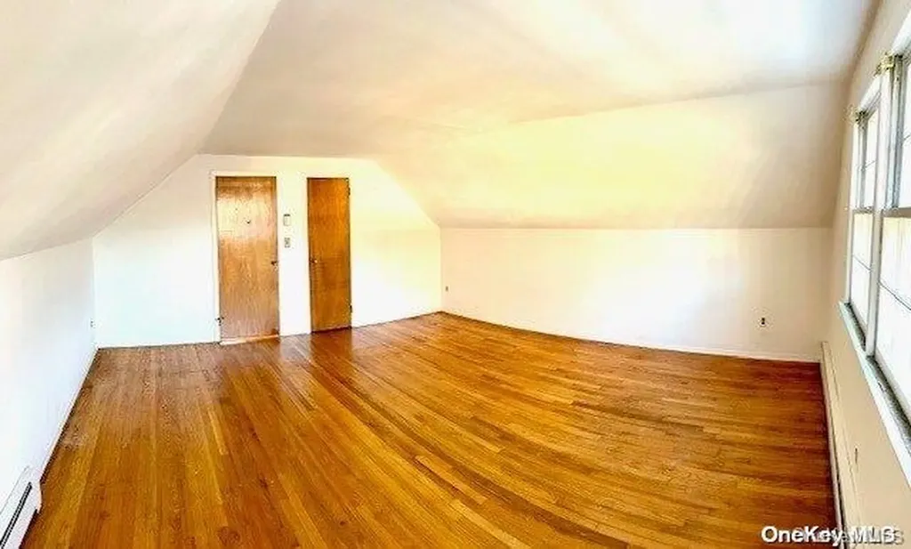 59 West Shore Road Oakdale NY 11769