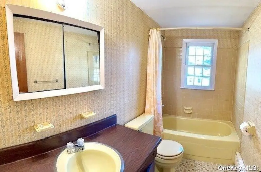 59 West Shore Road Oakdale NY 11769