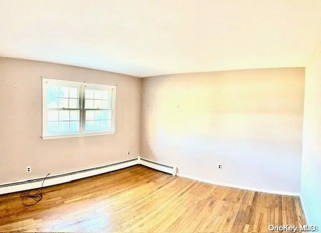 59 West Shore Road Oakdale NY 11769