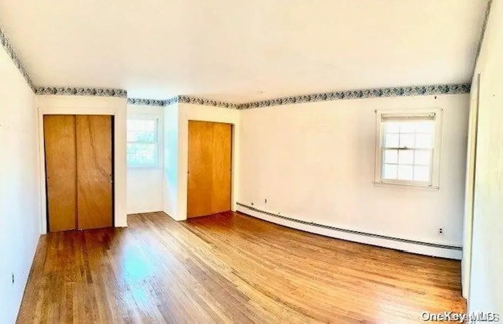59 West Shore Road Oakdale NY 11769