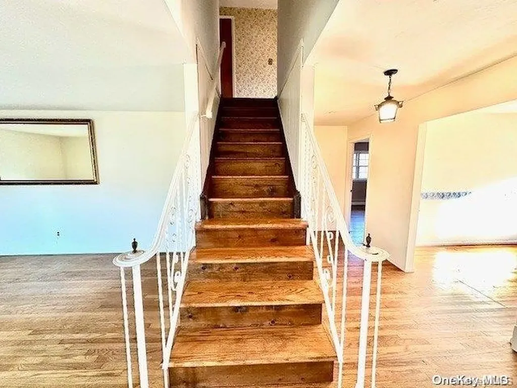59 West Shore Road Oakdale NY 11769