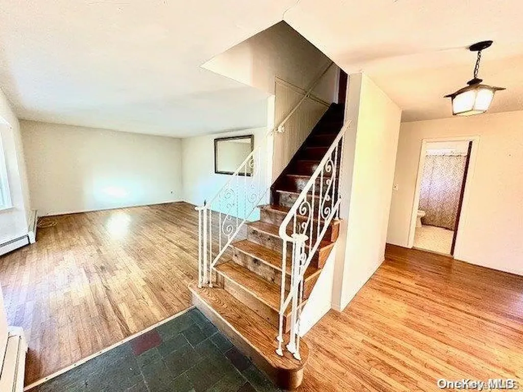 59 West Shore Road Oakdale NY 11769