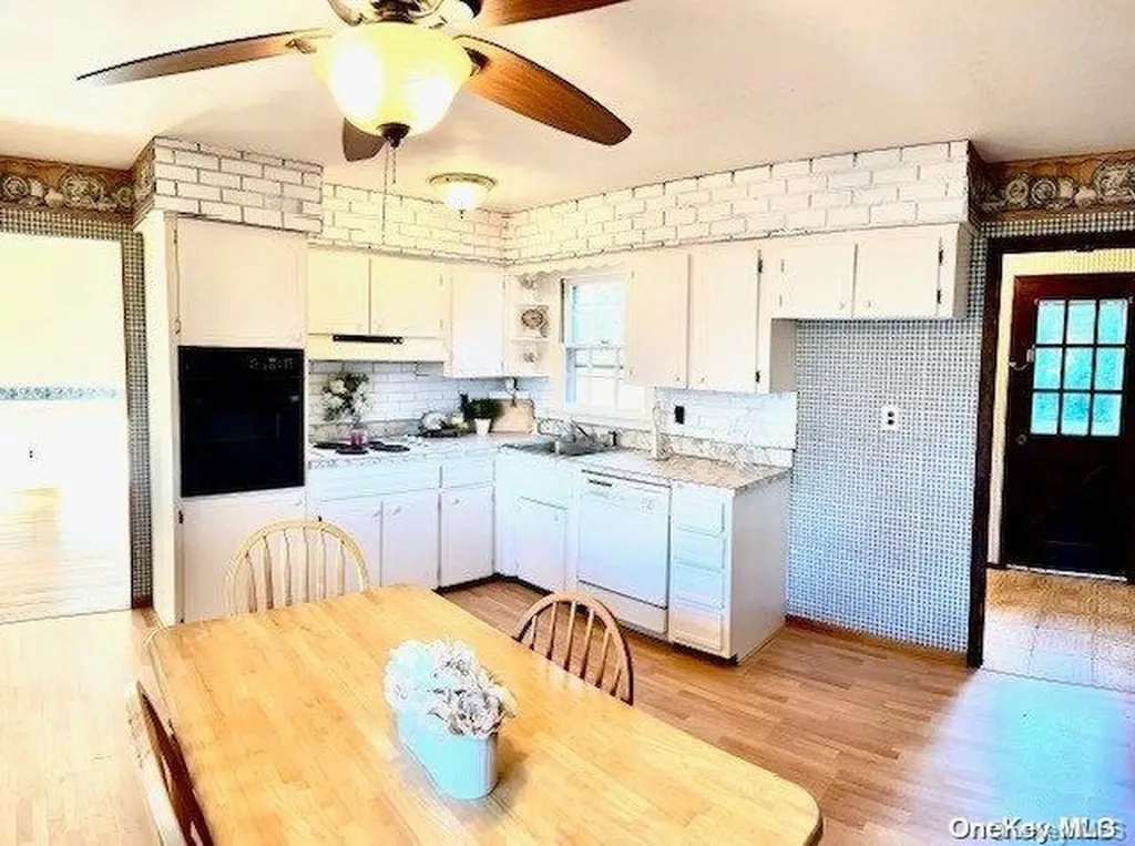59 West Shore Road Oakdale NY 11769