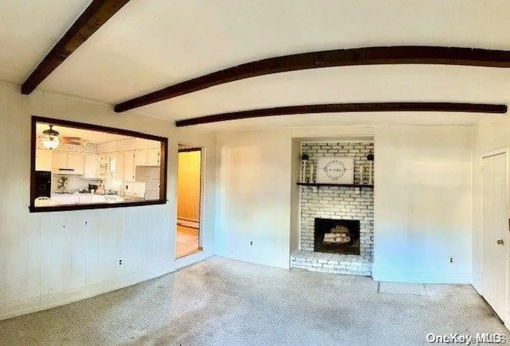 59 West Shore Road Oakdale NY 11769