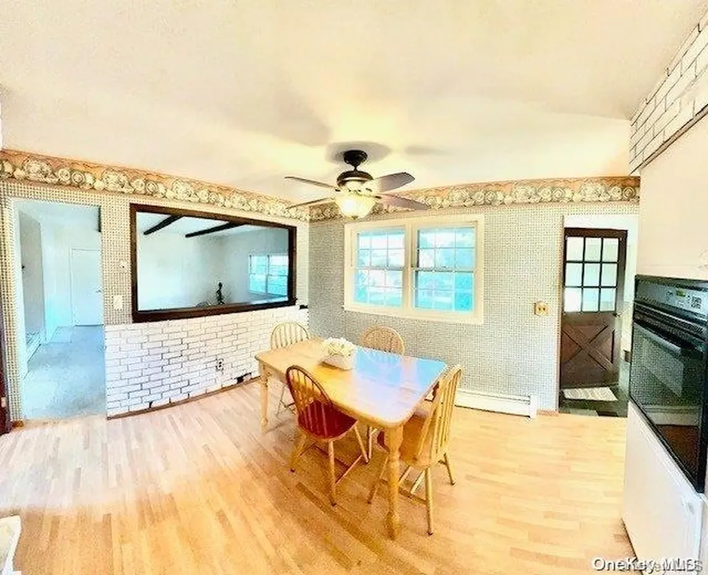 59 West Shore Road Oakdale NY 11769