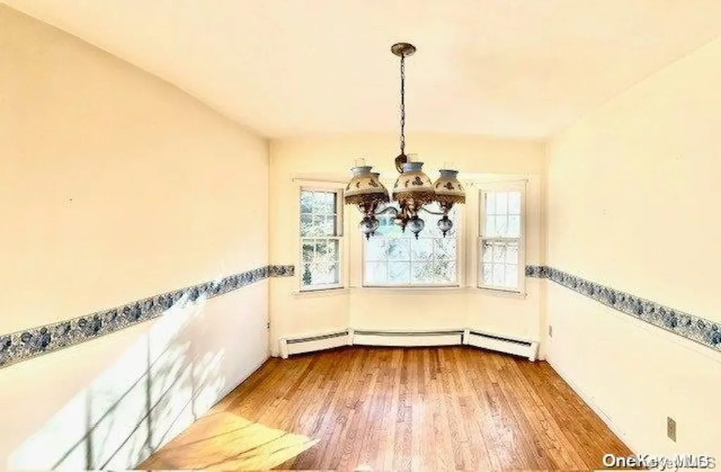 59 West Shore Road Oakdale NY 11769
