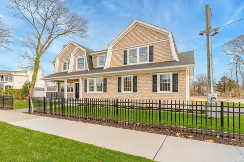 502 S Wellwood Avenue Lindenhurst NY 11757