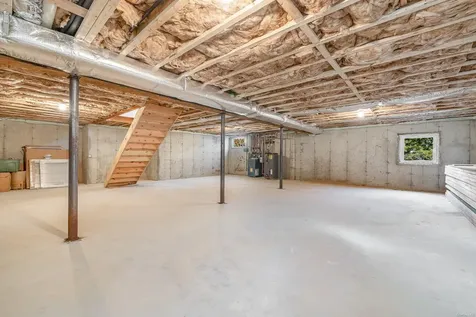 502 S Wellwood Avenue Lindenhurst NY 11757