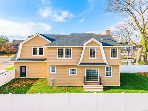 502 S Wellwood Avenue Lindenhurst NY 11757