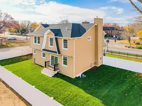 502 S Wellwood Avenue Lindenhurst NY 11757