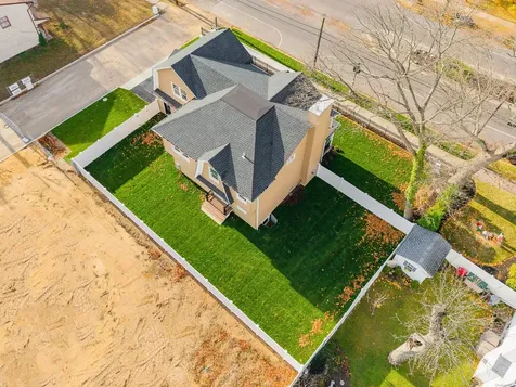 502 S Wellwood Avenue Lindenhurst NY 11757