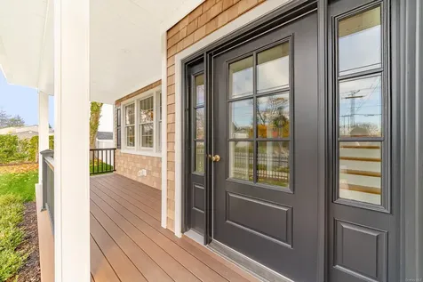 502 S Wellwood Avenue Lindenhurst NY 11757