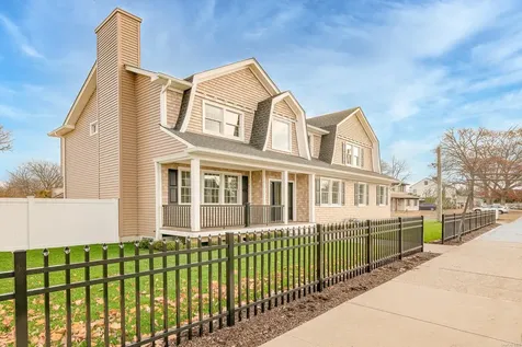 502 S Wellwood Avenue Lindenhurst NY 11757