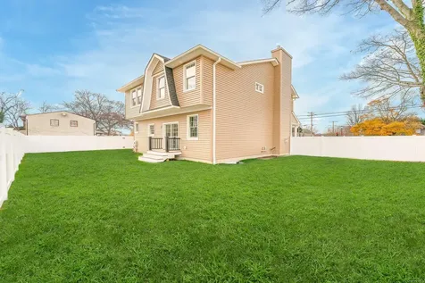 502 S Wellwood Avenue Lindenhurst NY 11757