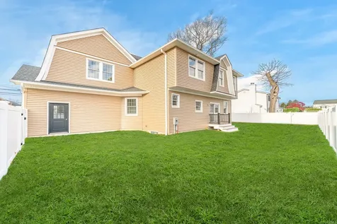 502 S Wellwood Avenue Lindenhurst NY 11757