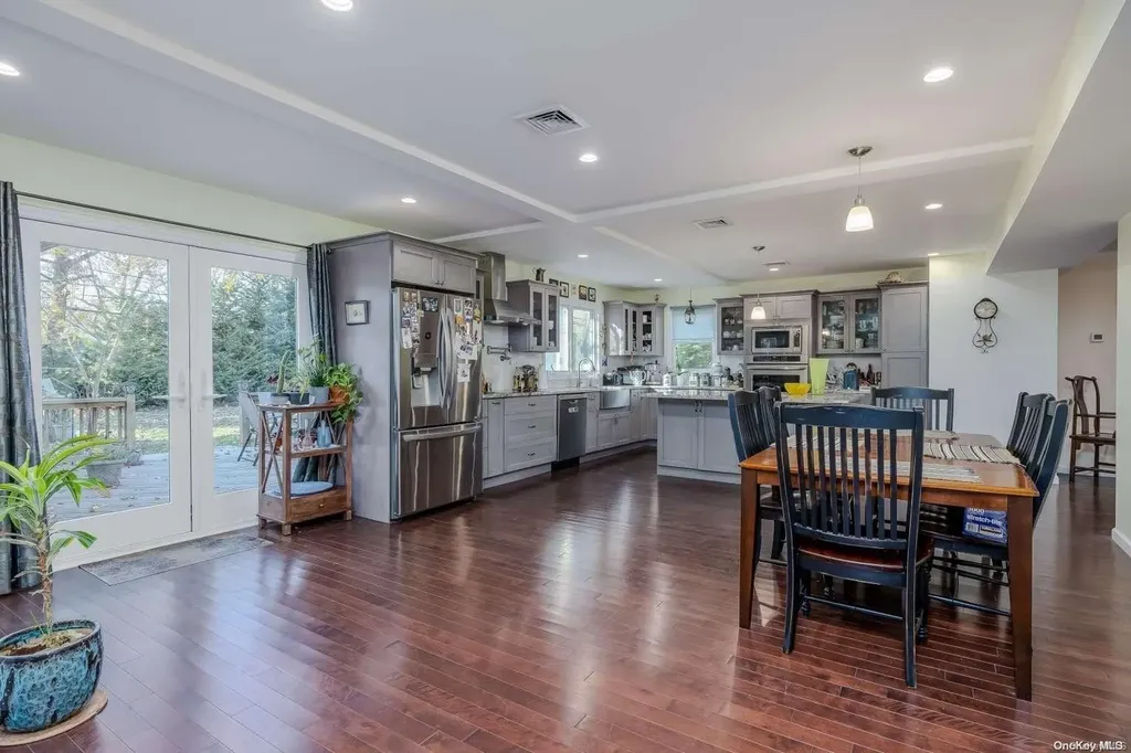 3 Earl Road Melville NY 11747