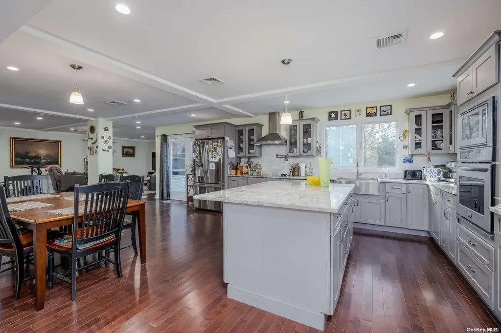 3 Earl Road Melville NY 11747