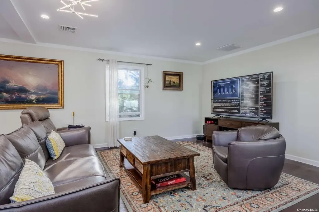 3 Earl Road Melville NY 11747