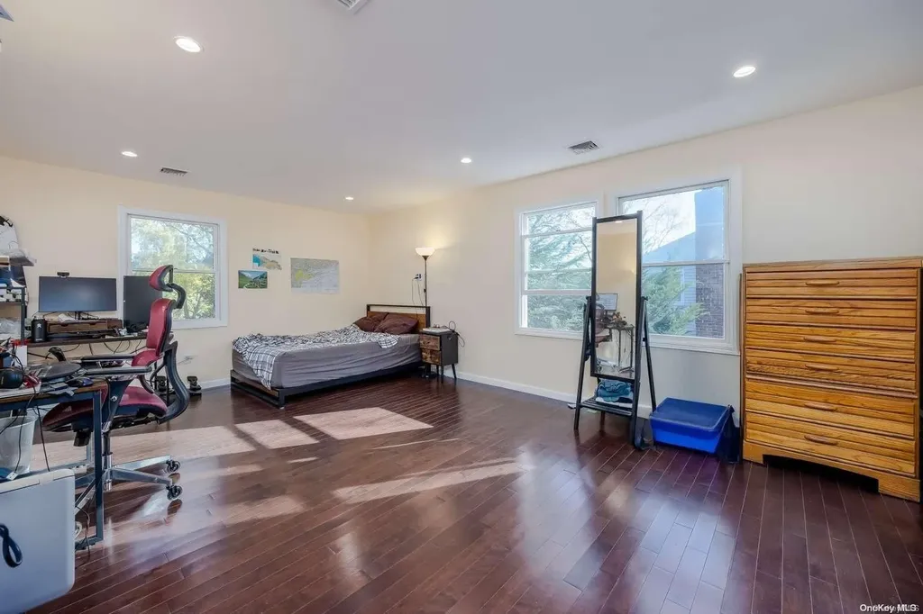 3 Earl Road Melville NY 11747