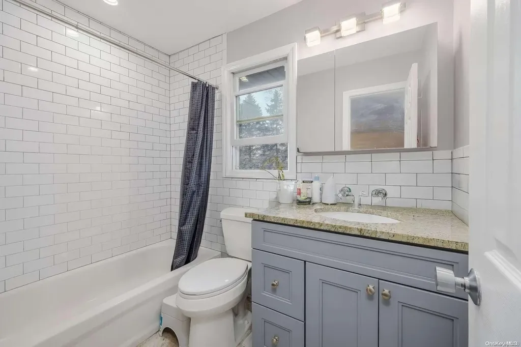 3 Earl Road Melville NY 11747