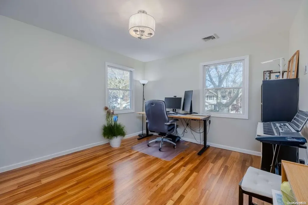 3 Earl Road Melville NY 11747