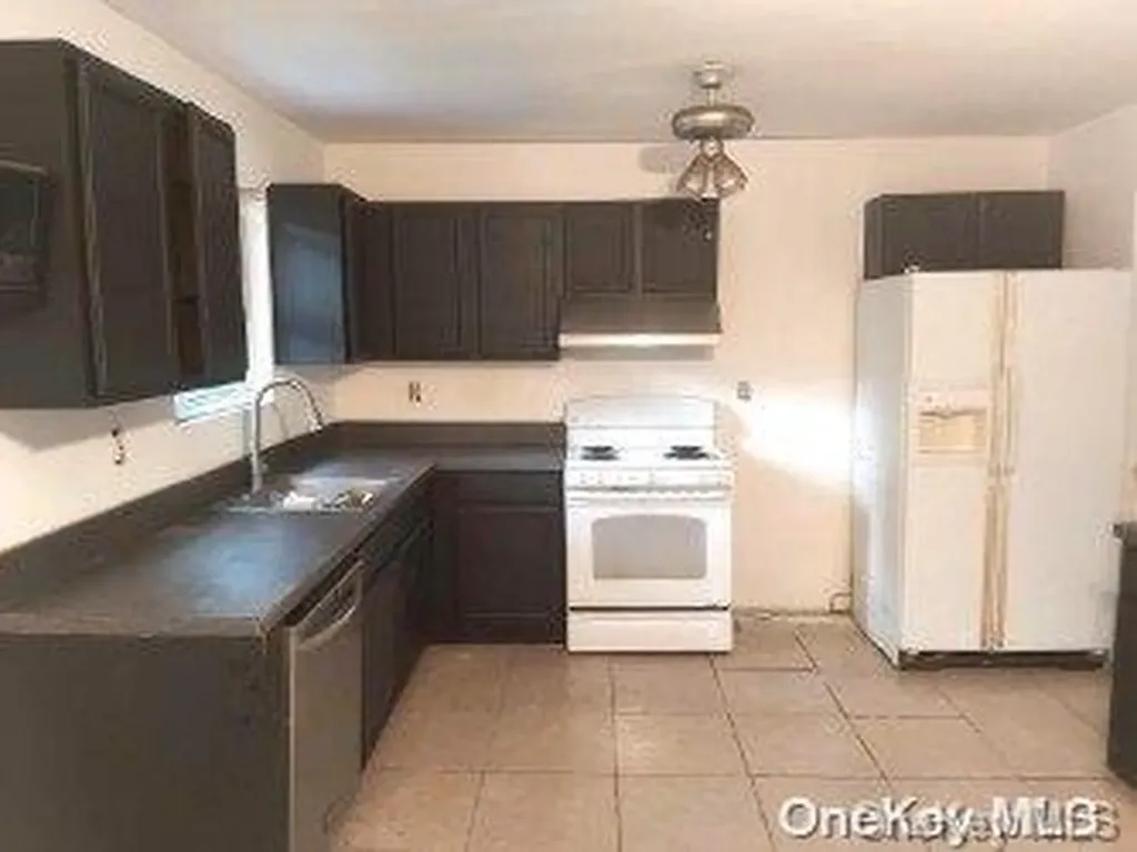 115 Norfleet Lane Coram NY 11727