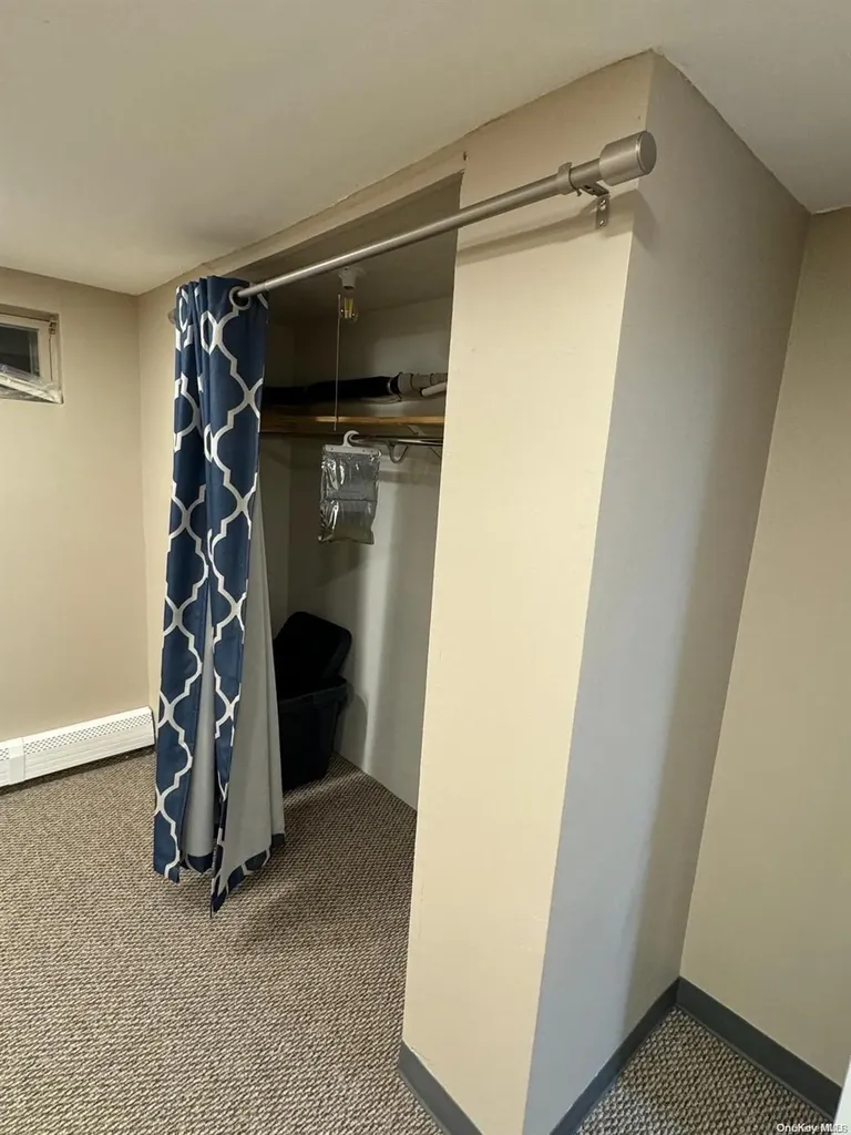 2104 Oxford Merrick NY 11566