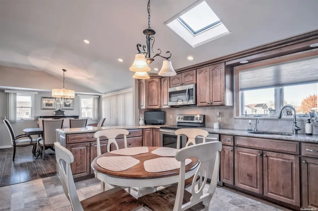 1 Jetmore Place Massapequa NY 11758