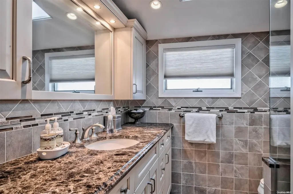 1 Jetmore Place Massapequa NY 11758