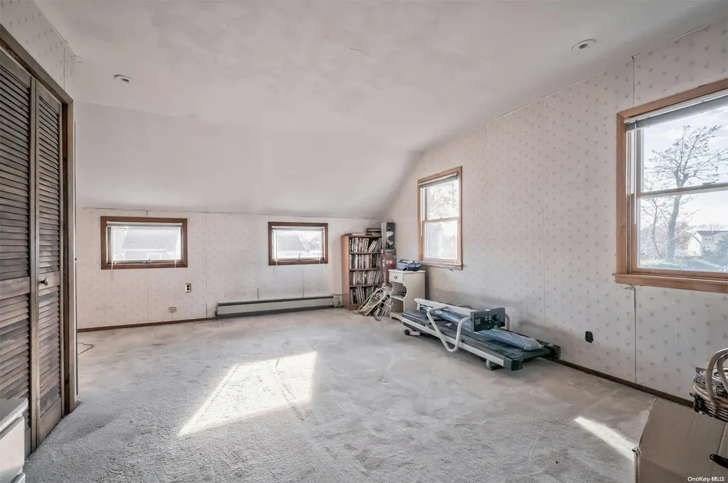1 Jetmore Place Massapequa NY 11758