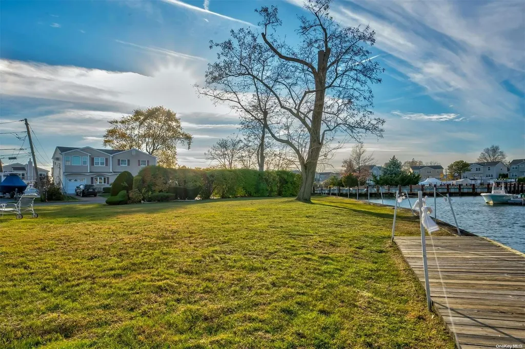 1 Jetmore Place Massapequa NY 11758