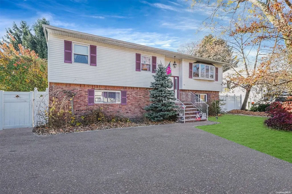 10 Martha Lane Smithtown NY 11787