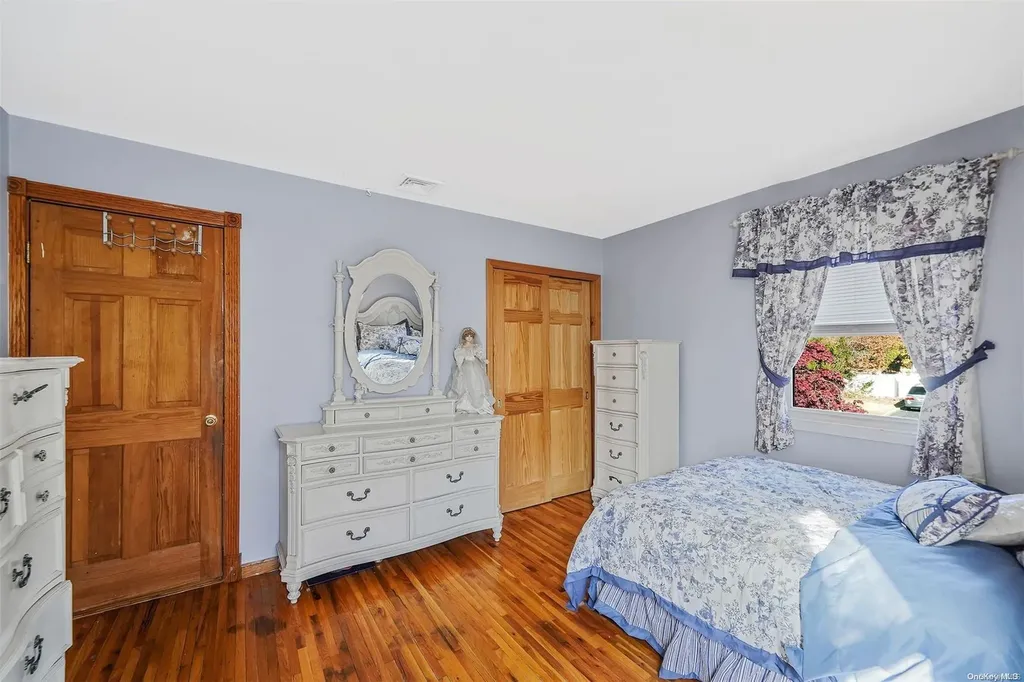 10 Martha Lane Smithtown NY 11787