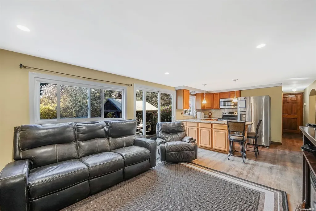 10 Martha Lane Smithtown NY 11787