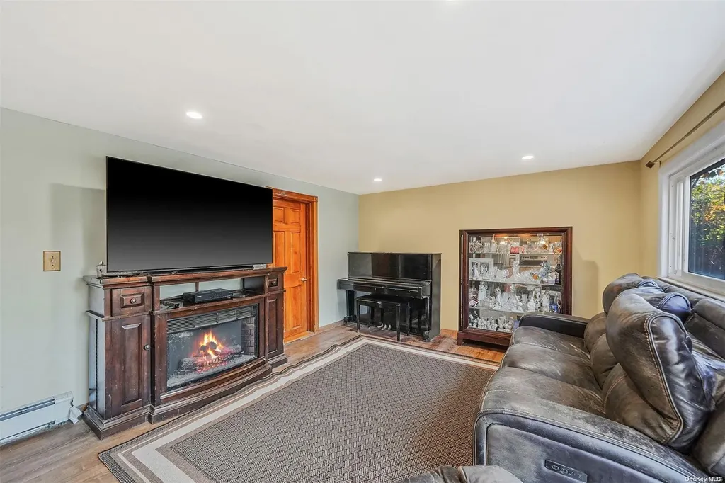 10 Martha Lane Smithtown NY 11787