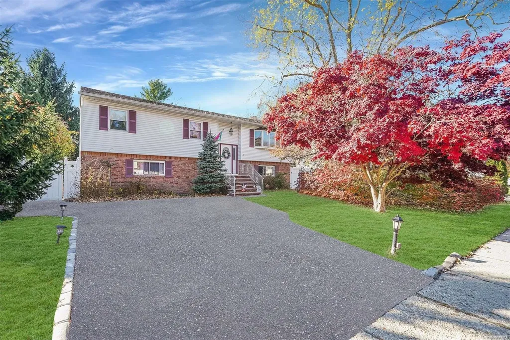 10 Martha Lane Smithtown NY 11787