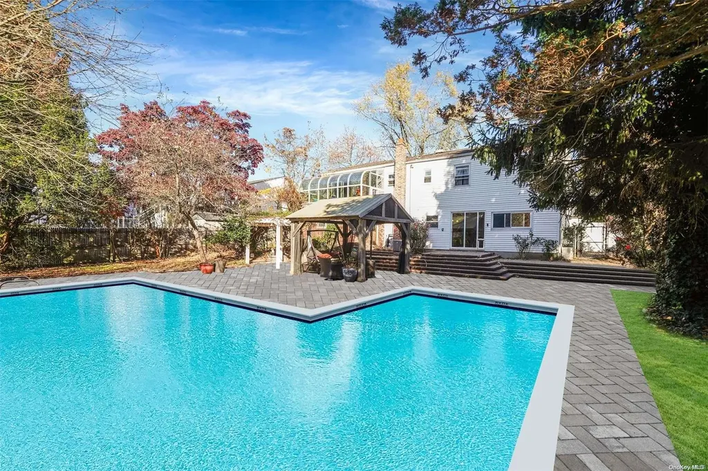 10 Martha Lane Smithtown NY 11787