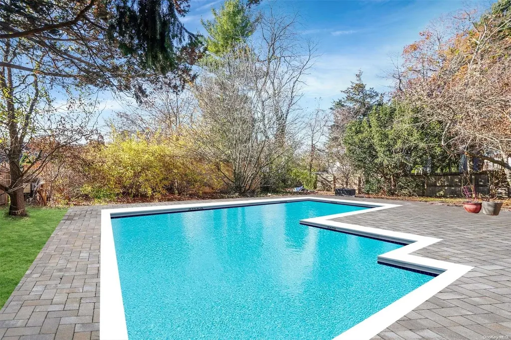 10 Martha Lane Smithtown NY 11787